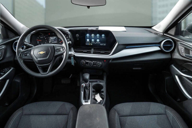2025 Chevrolet Trax LS