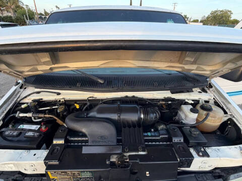 2004 Ford E-Series E-150 Chateau