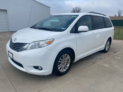 2011 Toyota Sienna for sale at Jim Elsberry Auto Sales in Paris IL