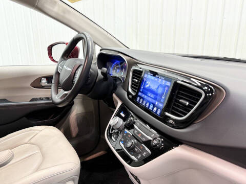 2017 Chrysler Pacifica Touring-L Plus