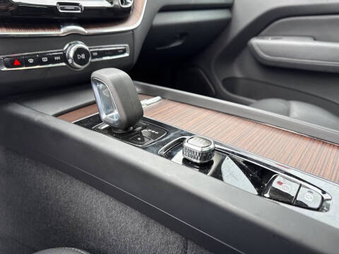 2022 Volvo XC60 B5 Momentum