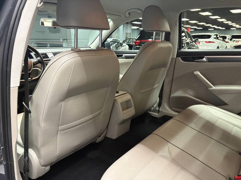 2017 Volkswagen Passat 1.8T R-Line