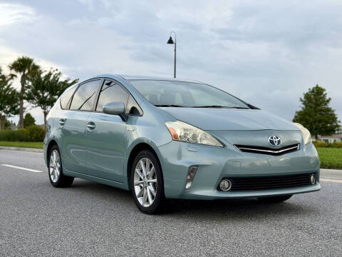 2014 Toyota Prius v Five