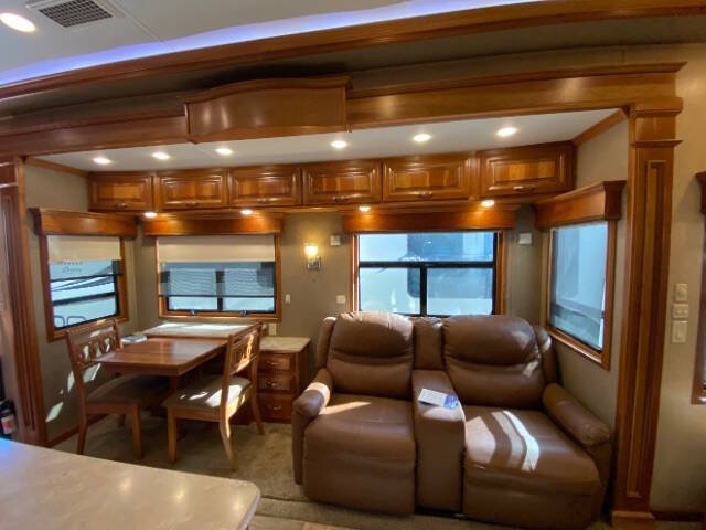 2017 Heartland MOBILE SUITE  38 RSSA