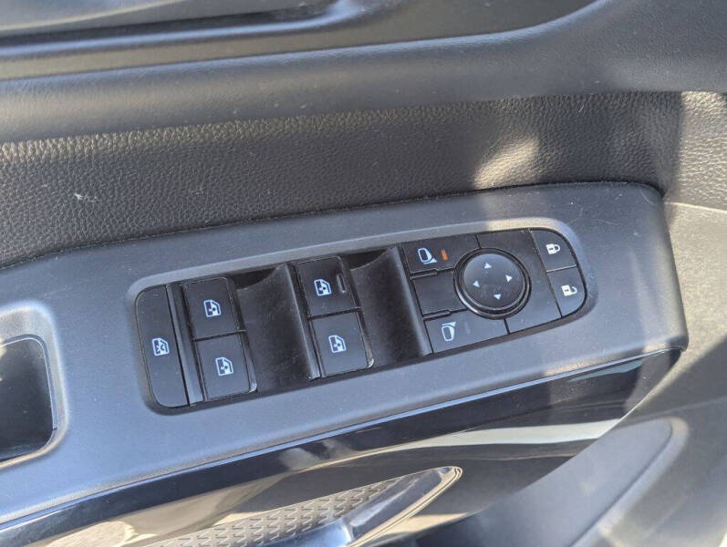 2023 Nissan Pathfinder SV