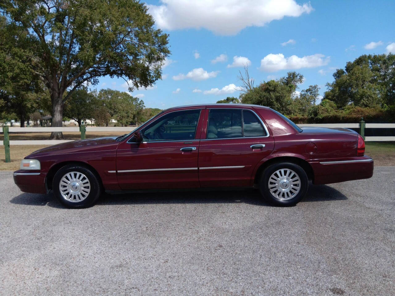 2006 Mercury Grand Marquis for sale at AUTOPLUG 360 in Stafford, TX