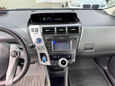 2014 Toyota Prius v Two