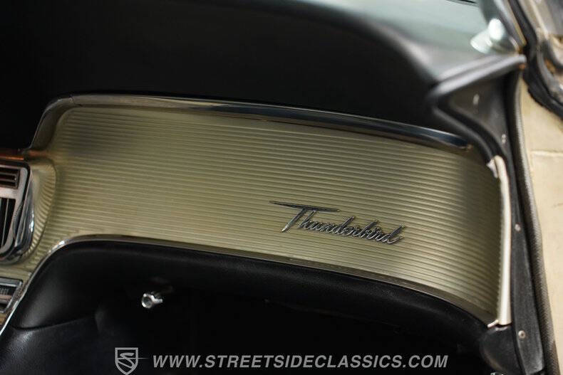 1962 Ford Thunderbird
