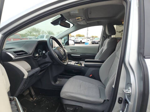 2022 Toyota Sienna LE 8-Passenger