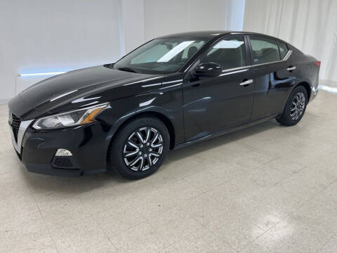 2020 Nissan Altima for sale at Kerns Ford Lincoln in Celina OH