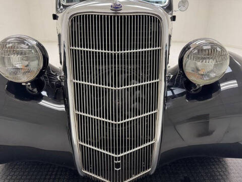 1935 Ford Deluxe