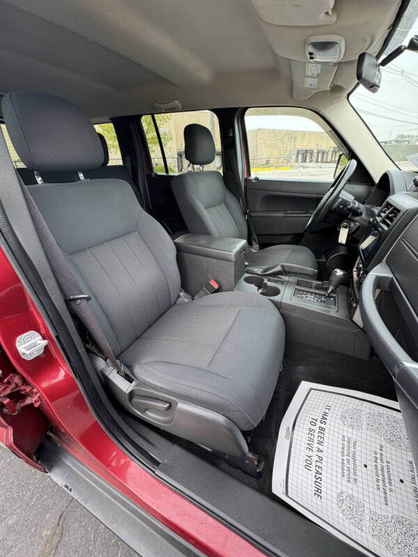 Image 10 of 2012 Jeep Liberty Sport