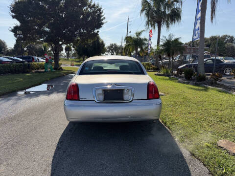 2002 Lincoln Town Car Signature