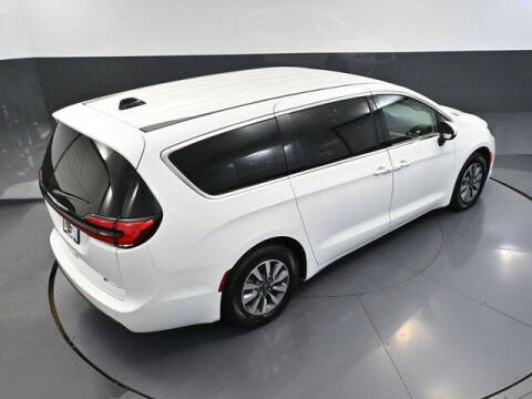 2023 Chrysler Pacifica Plug-In Hybrid Touring L