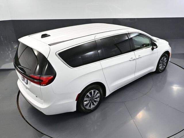 2023 Chrysler Pacifica Plug-In Hybrid Touring L