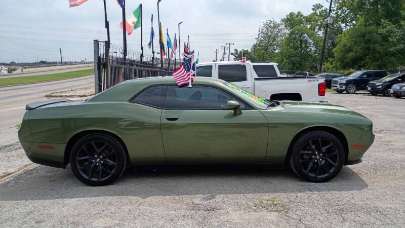 2021 Dodge Challenger SXT
