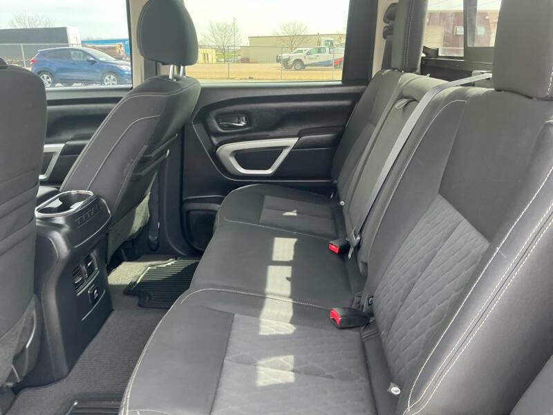 2017 Nissan Titan SV