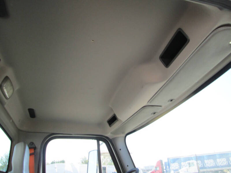 2007 Freightliner Business class M2