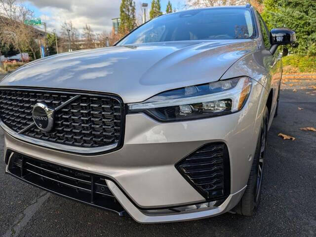 2025 Volvo XC60 B5 Plus Dark Theme