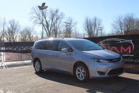 2017 Chrysler Pacifica Touring-L Plus