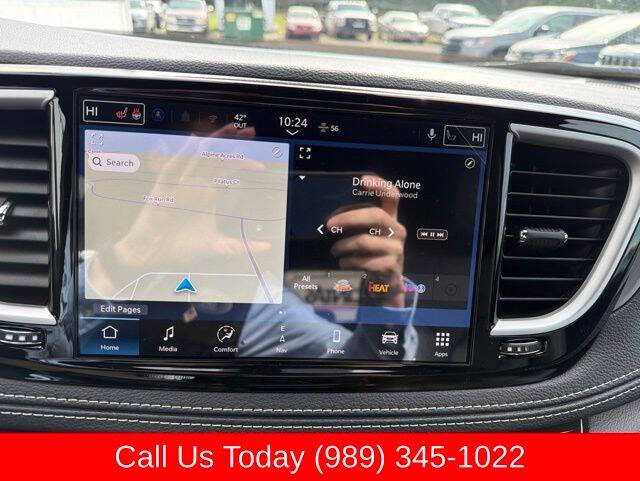 2027 Chrysler Pacifica Select