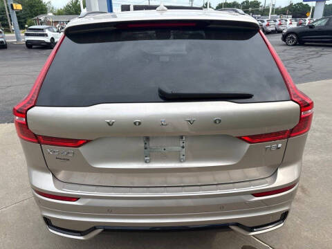 2025 Volvo XC60 T8 Plus Dark Theme