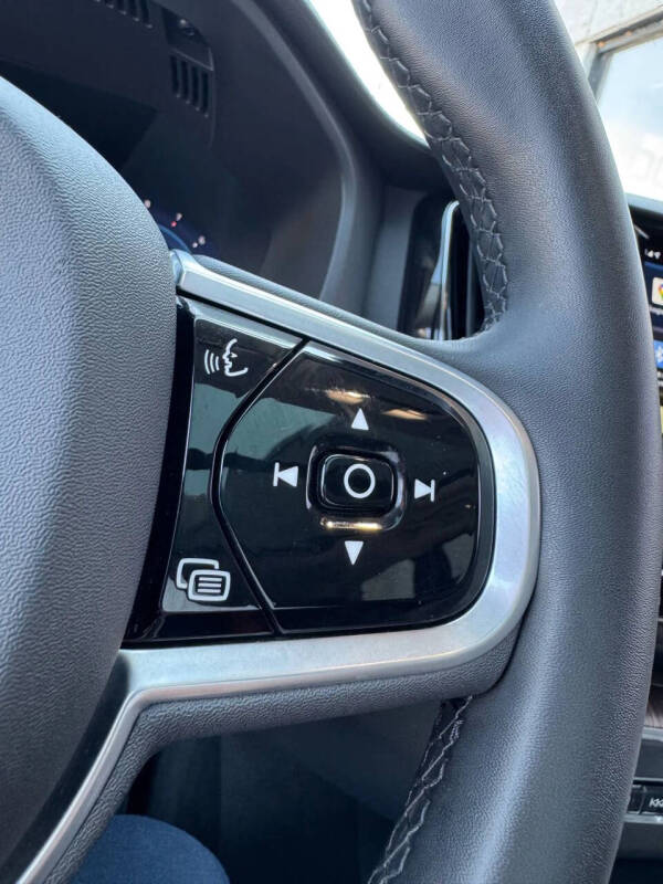 2023 Volvo XC60 B5 Ultimate Bright Theme