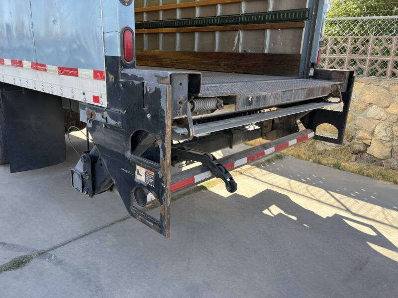 2014 Freightliner M2 106