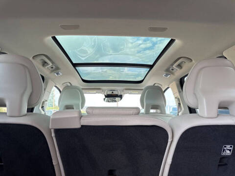 2016 Volvo XC90 T5 Momentum