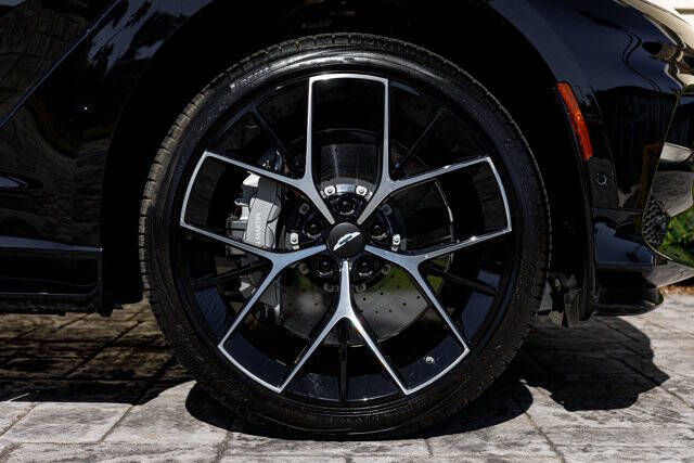 2025 Aston Martin DBX 707