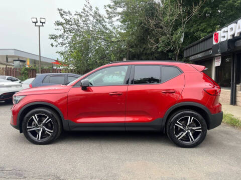 2023 Volvo XC40 B5 Plus Dark Theme