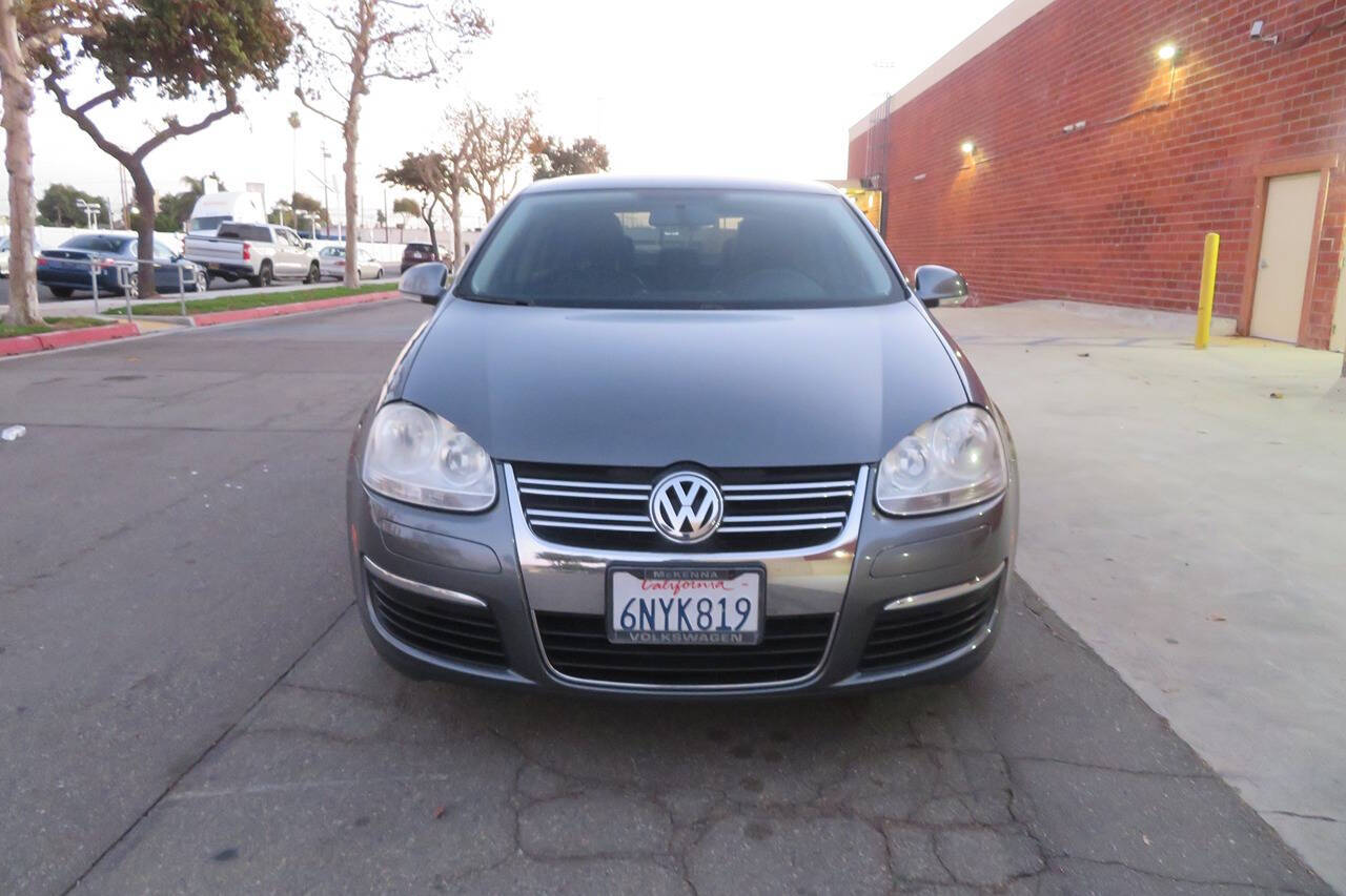 2010 Volkswagen Jetta for sale at The Car Vendor LLC in Bellflower, CA