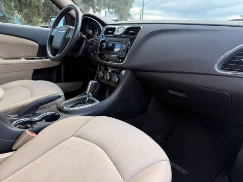 2014 Chrysler 200 LX