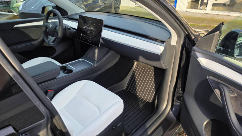 2024 Tesla Model Y Long Range