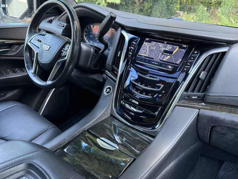 2017 Cadillac Escalade ESV Platinum