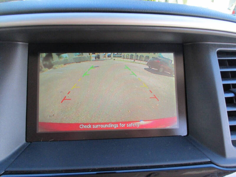 2016 Nissan Pathfinder SV