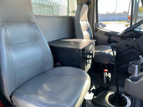 2011 Freightliner M2 106