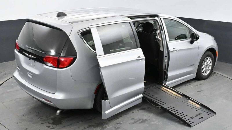 2024 Chrysler Voyager LX