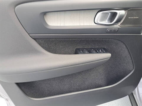 2026 Volvo XC40 B4 Plus