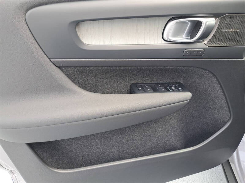 2026 Volvo XC40 B4 Plus