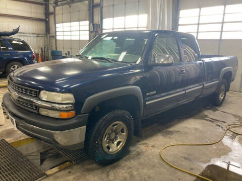 2000 Chevrolet Silverado 2500 for sale at BERG AUTO MALL & TRUCKING INC in Beresford SD