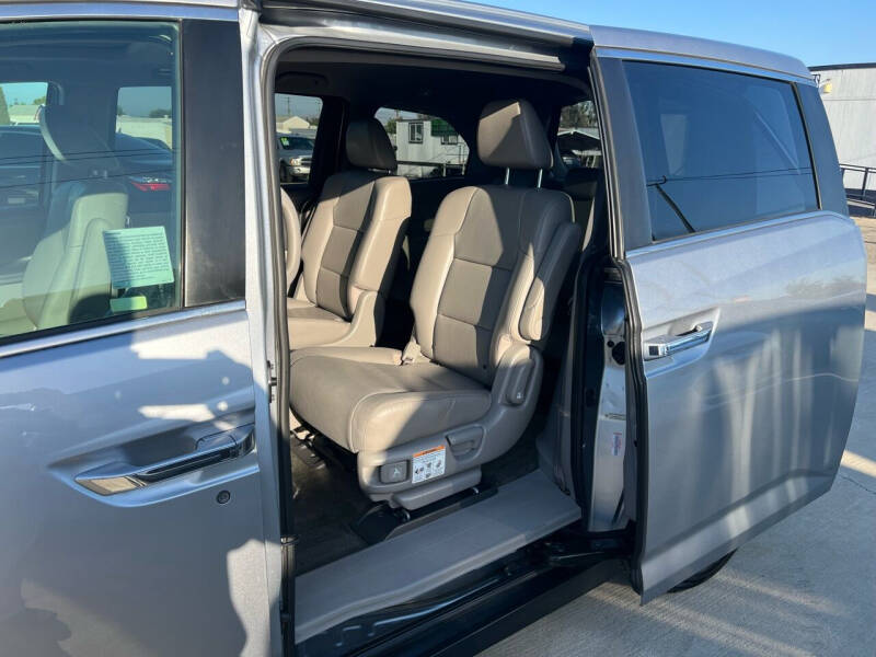 2016 Honda Odyssey EX-L photo 11