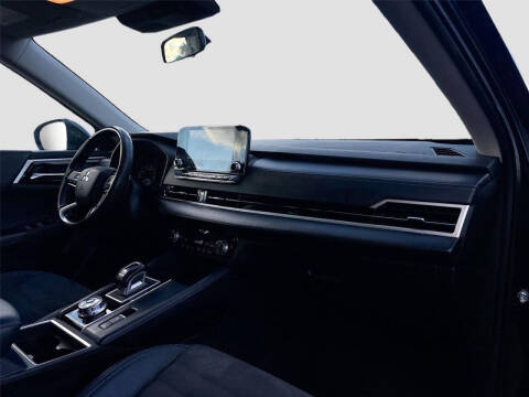 2023 Mitsubishi Outlander SE