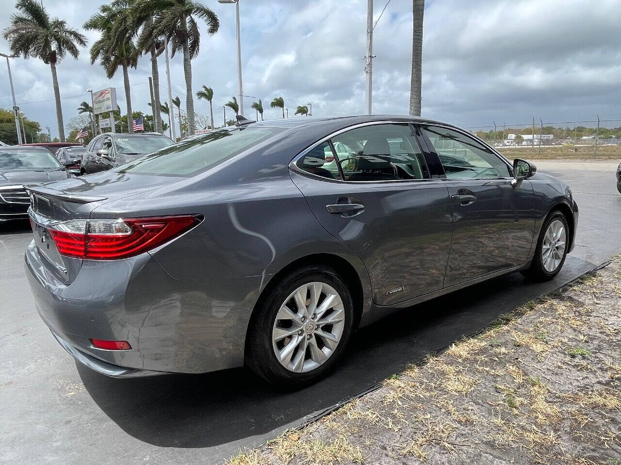 2014 Lexus E-Series Sedan - $13,900