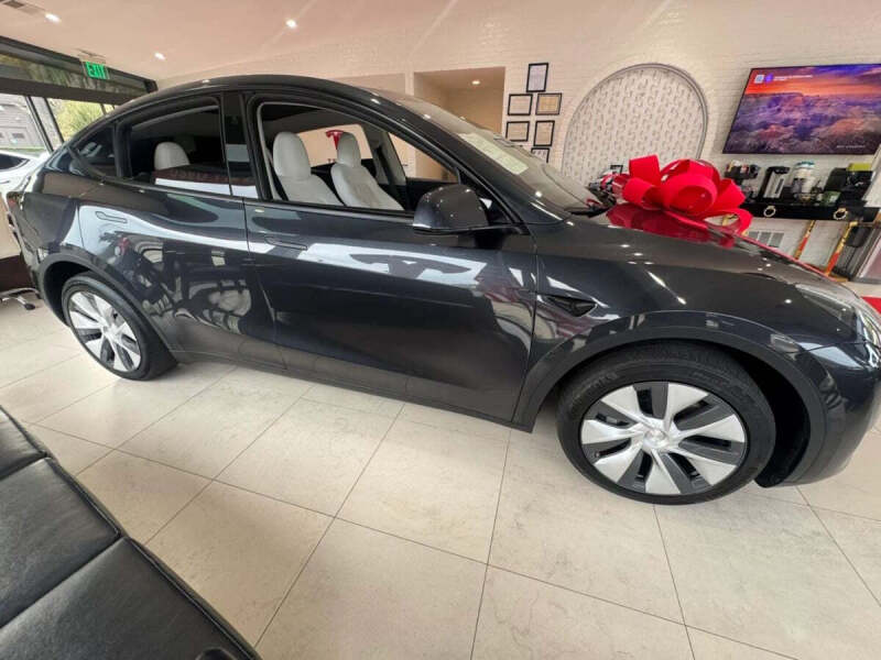 2025 Tesla Model Y Long Range