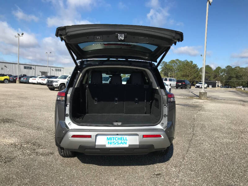 2025 Nissan Pathfinder SL