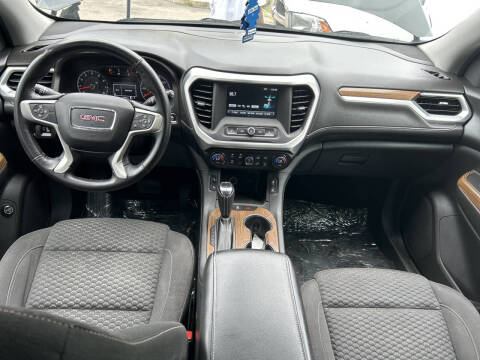 2017 GMC Acadia SLE-2