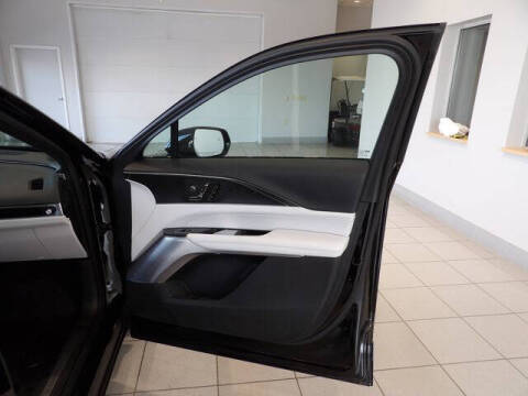 2024 Cadillac LYRIQ Luxury 2