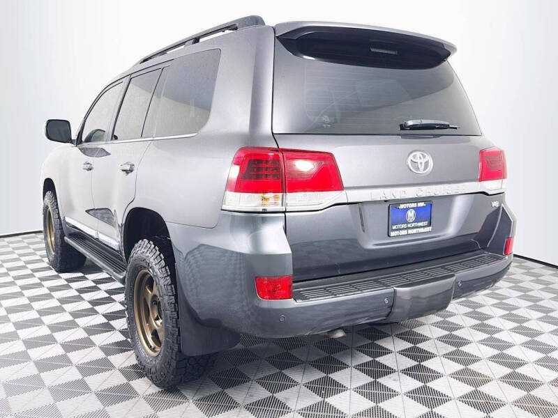 2016 Toyota Land Cruiser