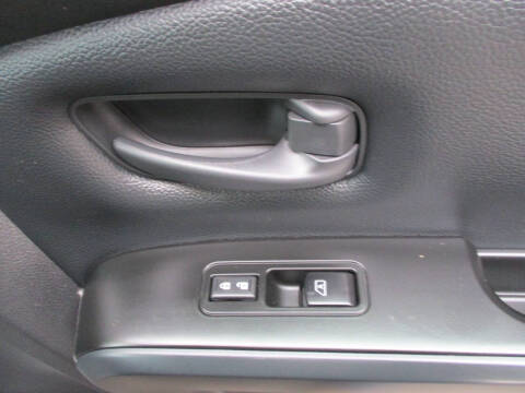 2023 Nissan Titan SV